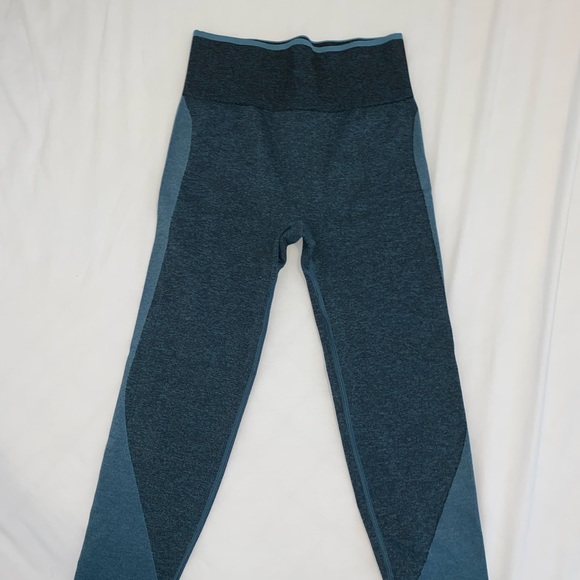 PINK VS WORKOUT LEGGINGS - Picture 2 of 4